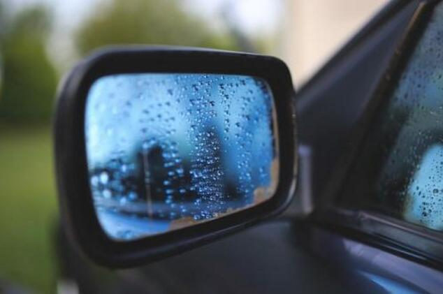 汽车外后视镜怎样清洗才干净？