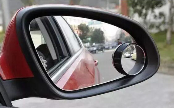 汽车后视镜上安装的小圆镜有用吗？