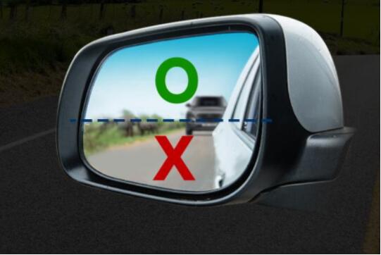 正确的汽车外后视镜设置方法