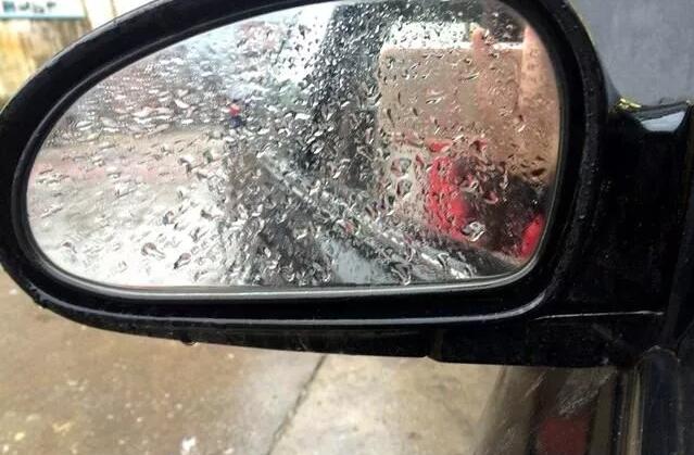 汽车车窗跟后视镜要不要安装雨眉防水？